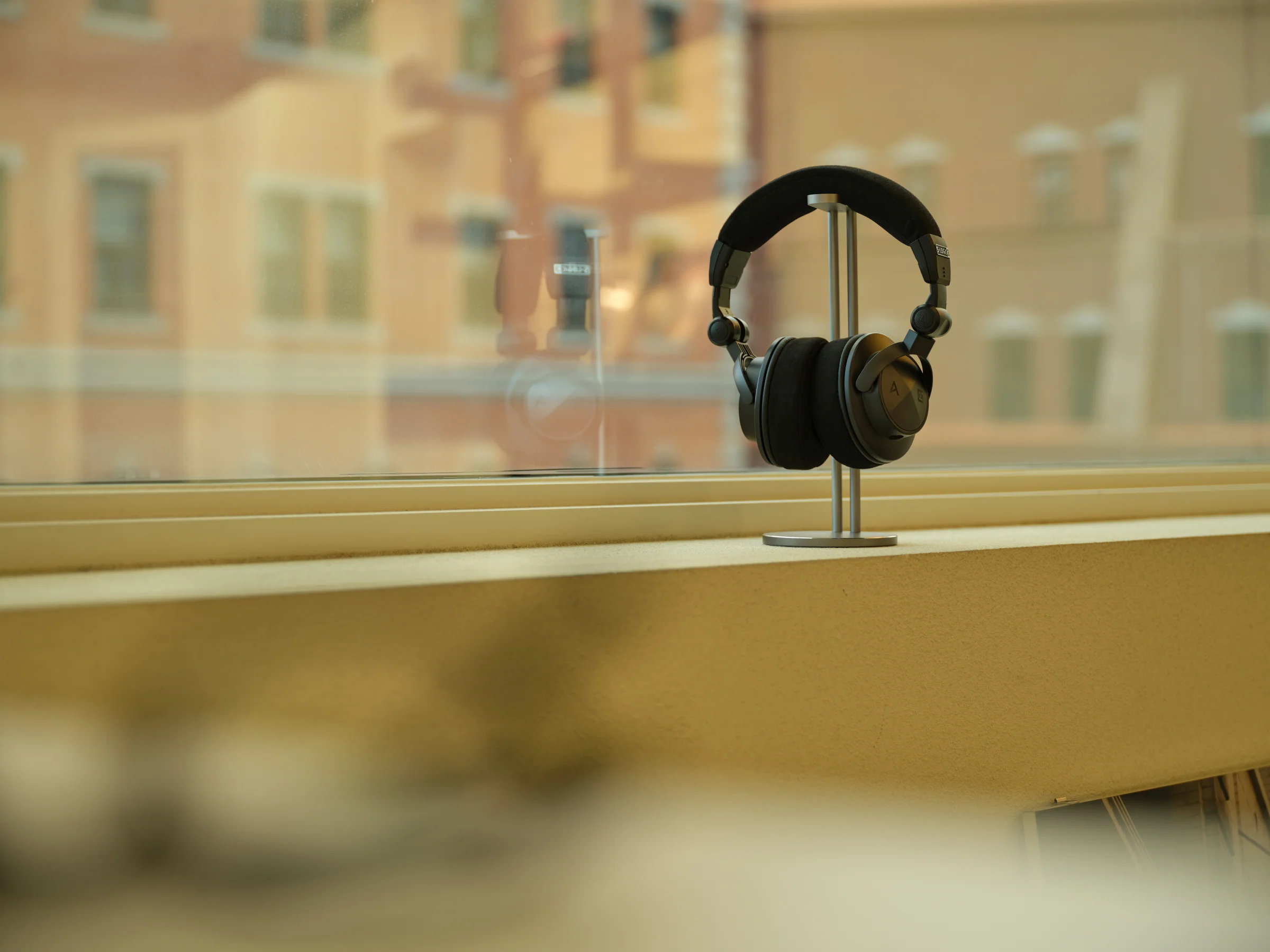 Astell&Kern Virtuoso Closed-Back Headphones - Image 13