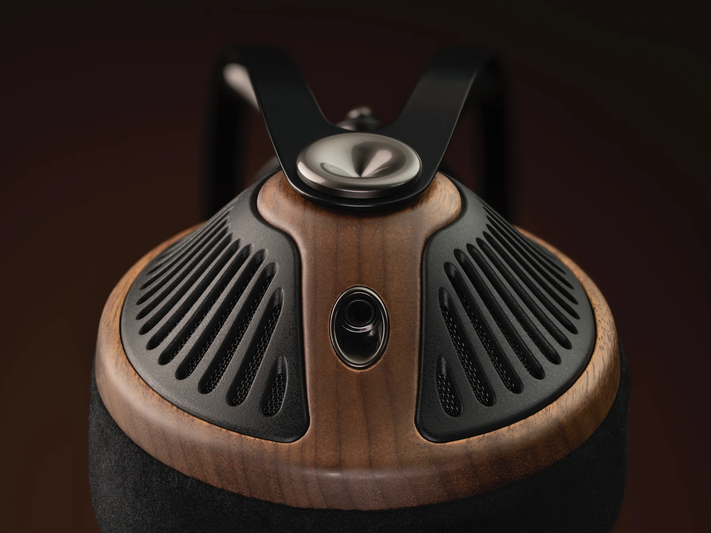 Audiolab D7 DAC Headphone Amplifier with Meze 105 Silva Open-back Headphones - Image 23
