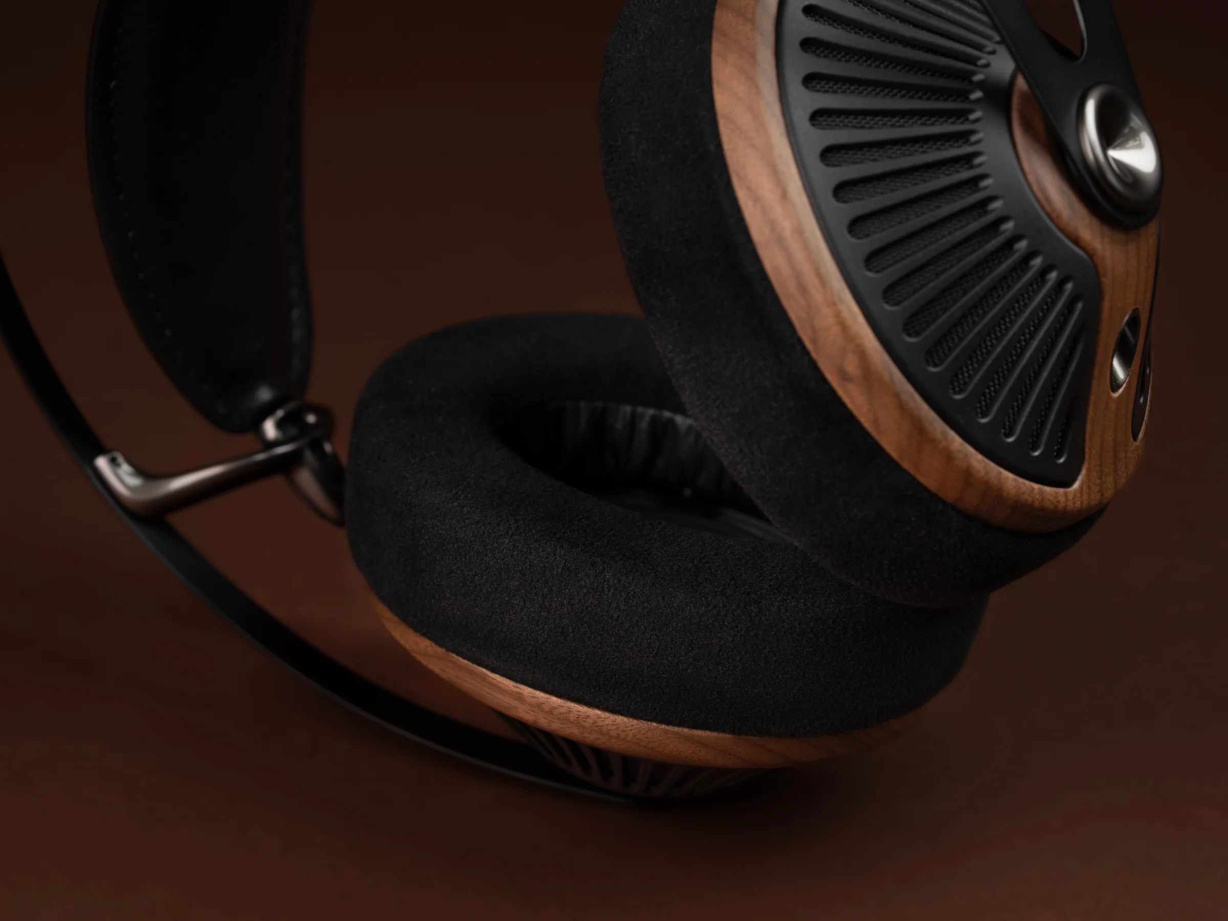 Audiolab D7 DAC Headphone Amplifier with Meze 105 Silva Open-back Headphones - Image 30