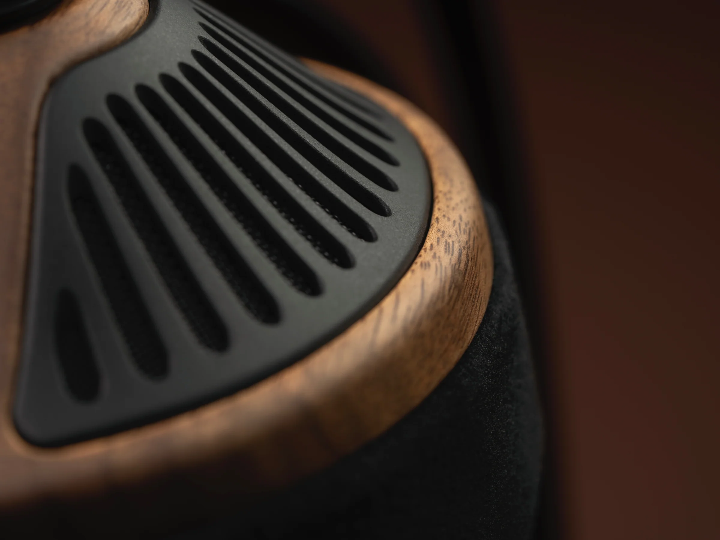 Audiolab D7 DAC Headphone Amplifier with Meze 105 Silva Open-back Headphones - Image 32
