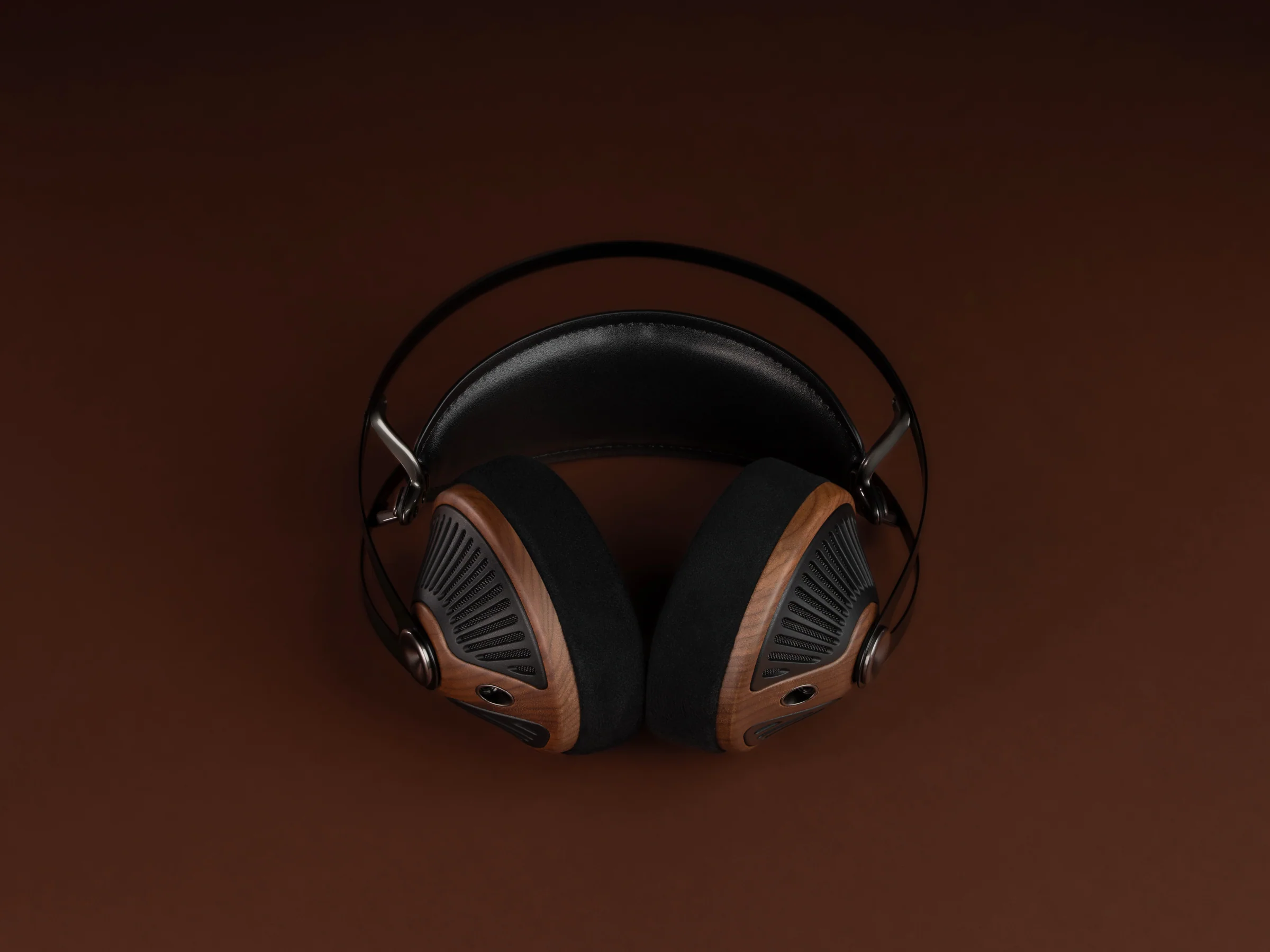 Audiolab D7 DAC Headphone Amplifier with Meze 105 Silva Open-back Headphones - Image 37