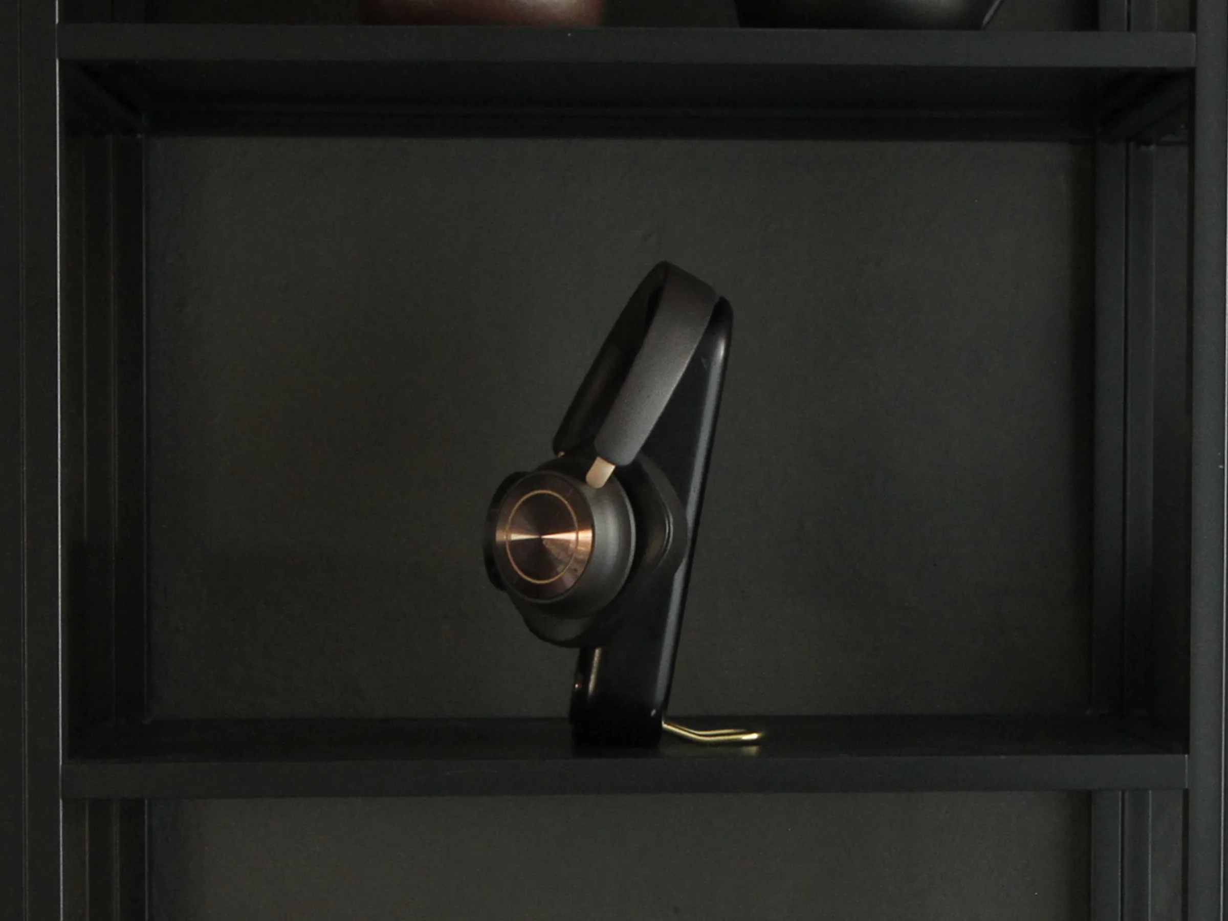 Dali IO-12 Wireless Active Noise Cancelling Headphones - Image 8