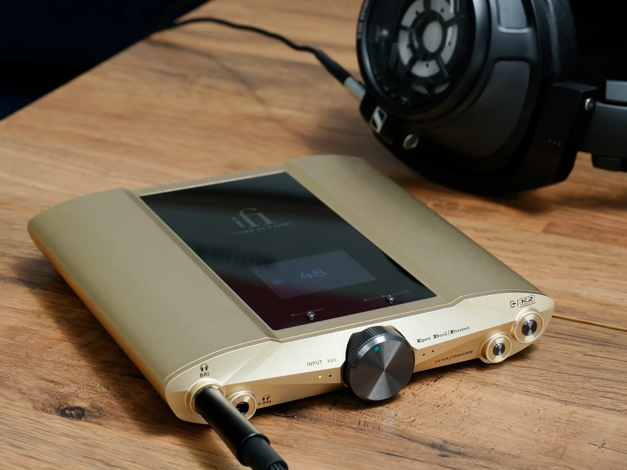 iFi iDSD Valkyrie with Meze Poet Headphone System - Image 26