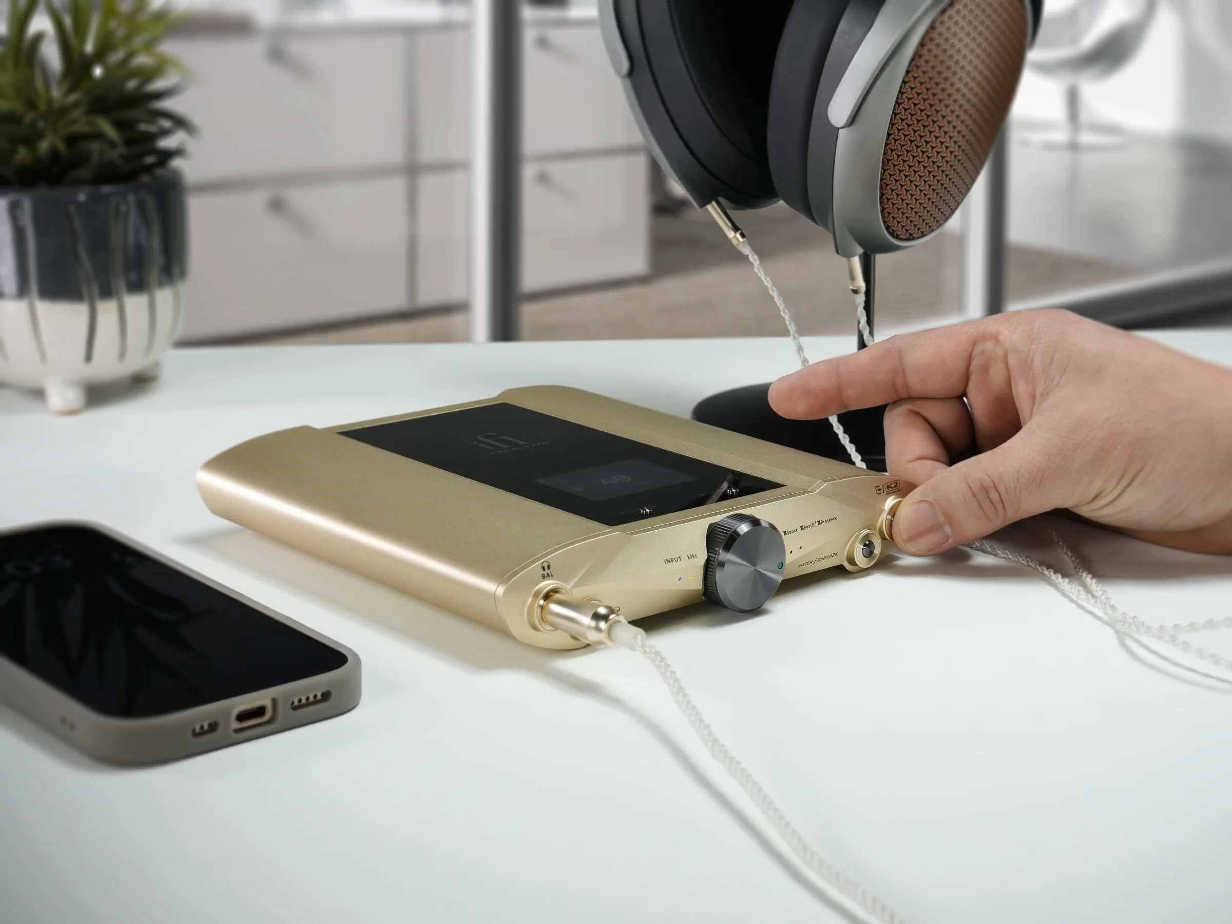 iFi iDSD Valkyrie Portable Headphone DAC Amplifier - Image 11