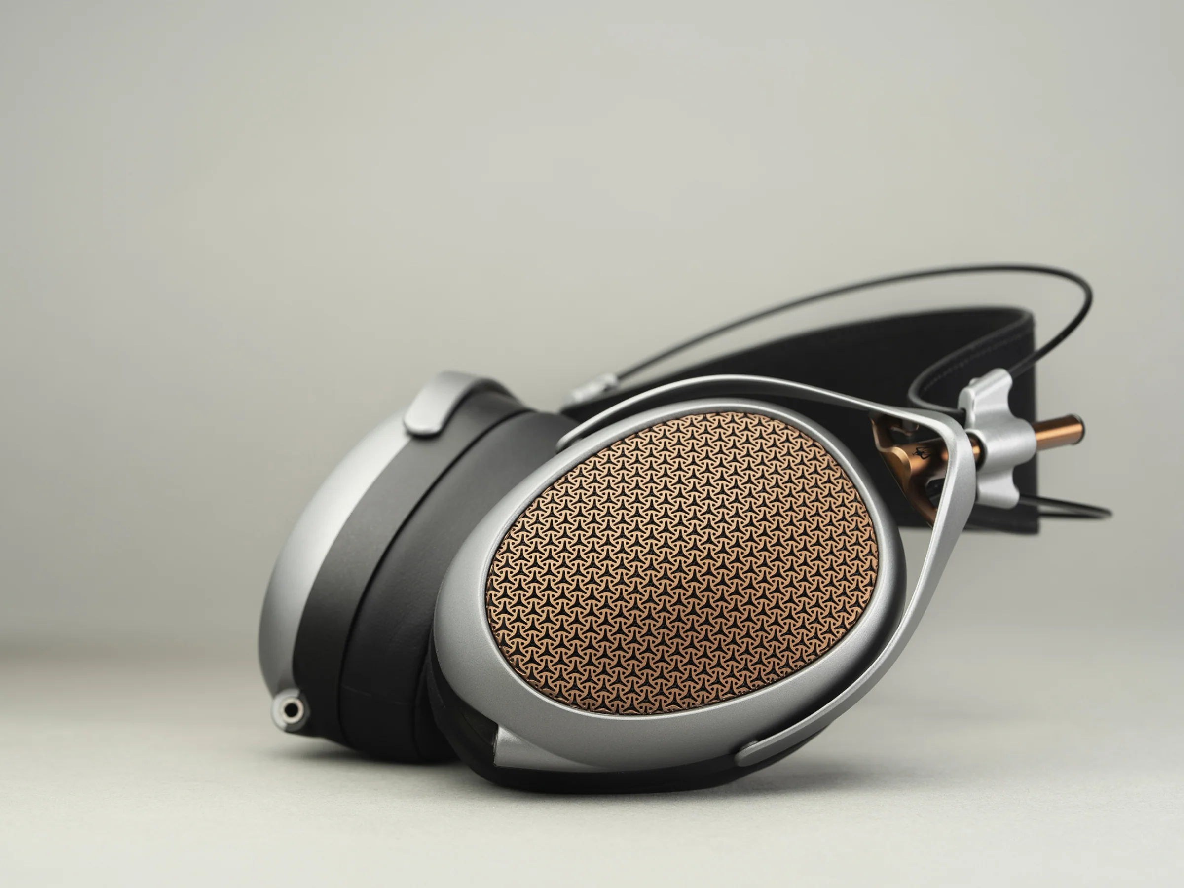 Audiolab D9 DAC Headphone Amplifier with Meze Poet Open-Back Headphones - Image 33