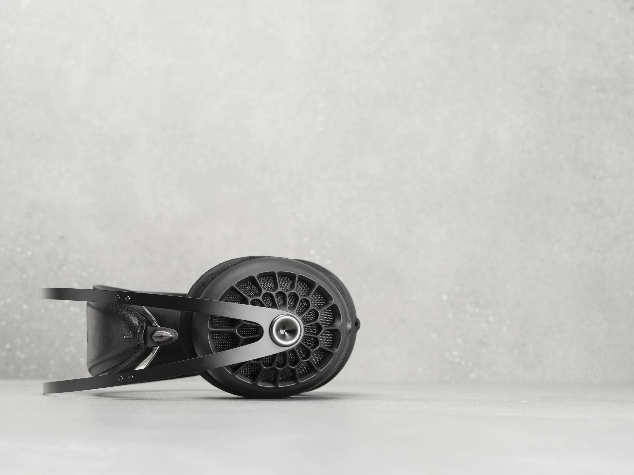 Meze 105 AER Open-Back Headphones - Image 9