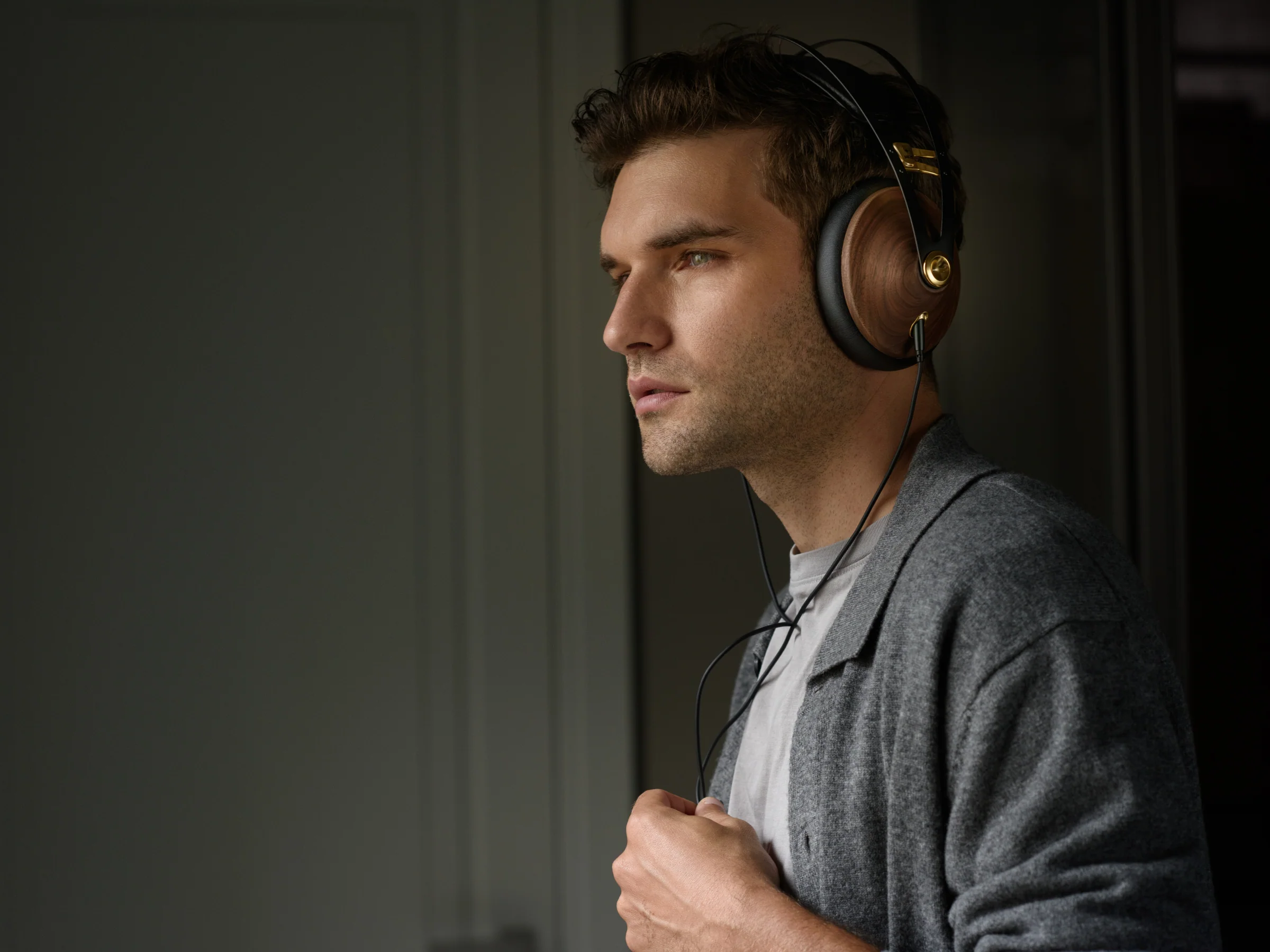 Meze 99 Classics 2nd Generation Closed Back Headphones - Image 8