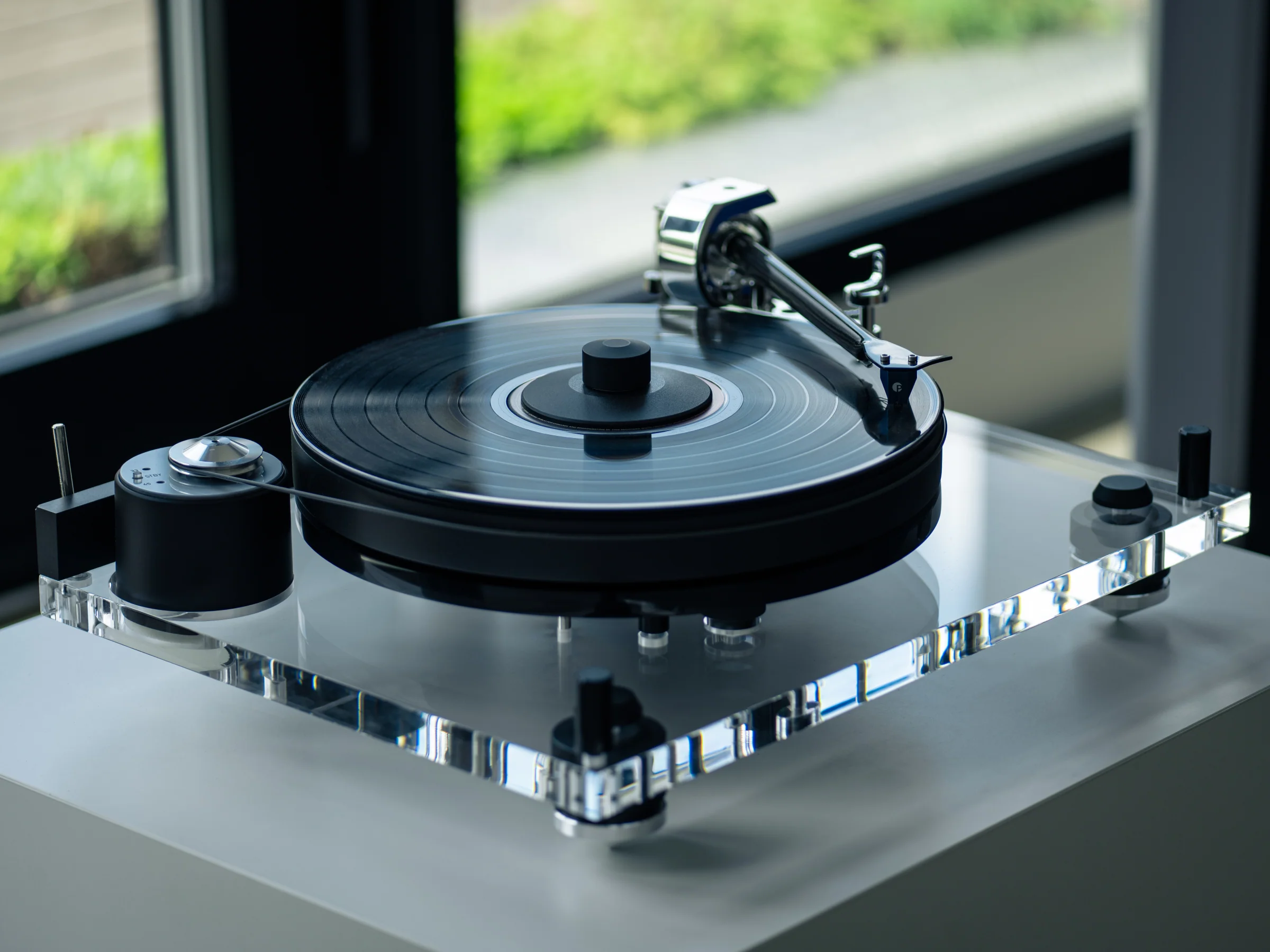 Pro-Ject 6 PerspeX Balanced Turntable UK SuperPack - Image 3