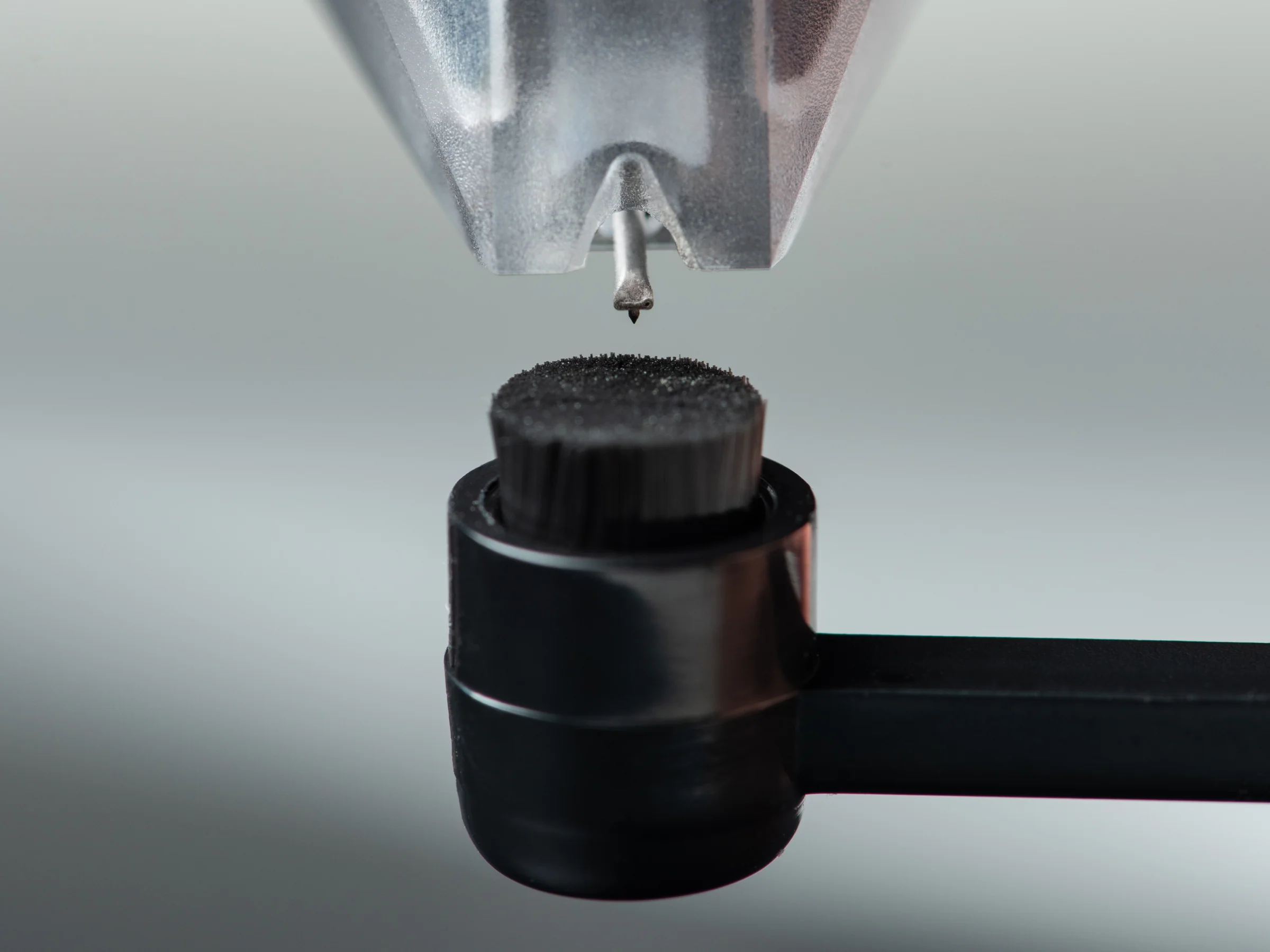 Pro-Ject Clean it Carbon fibre stylus brush - Image 3