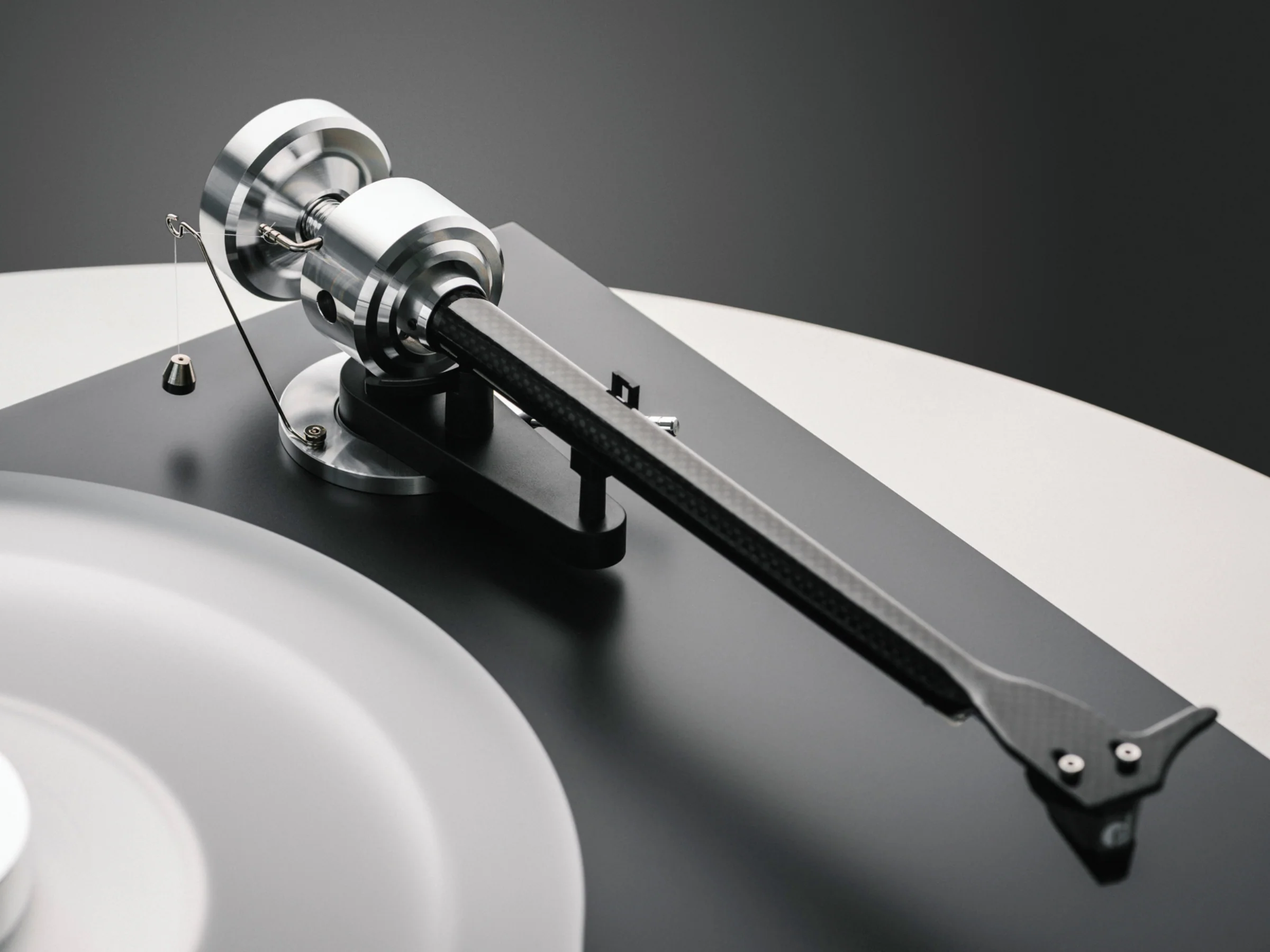 Pro-Ject Debut Reference 10 Turntable - Image 3