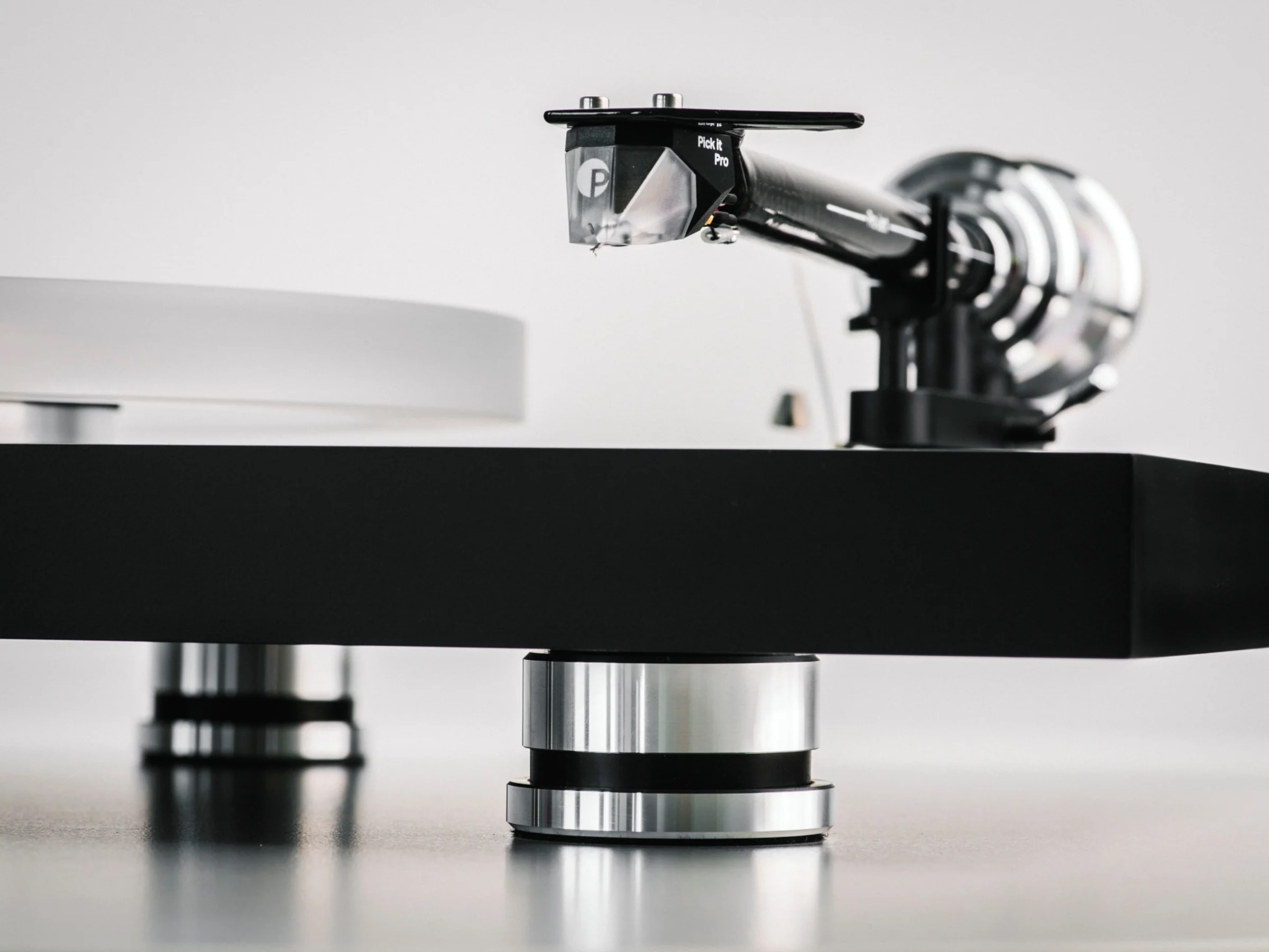 Pro-Ject Debut Reference 10 Turntable - Image 6
