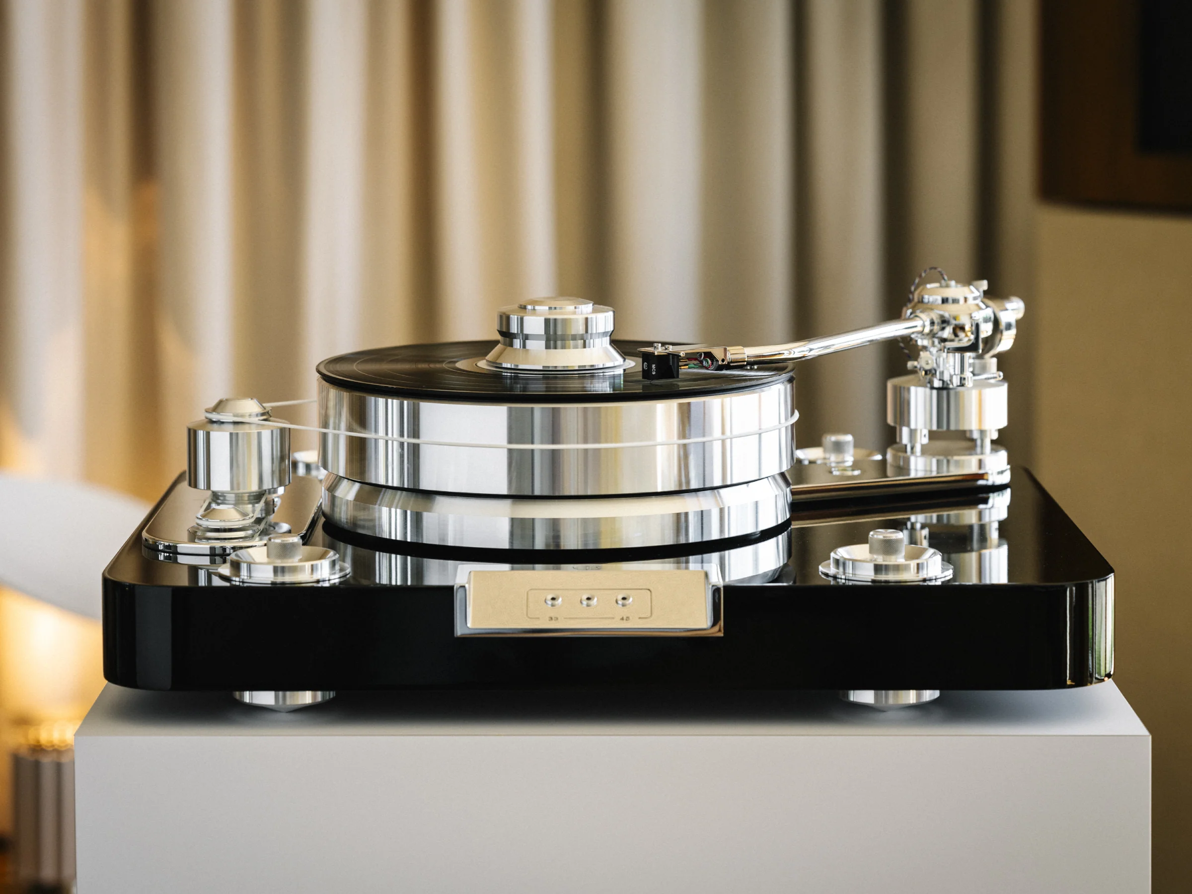 Pro-Ject Signature 12.2 Turntable - Image 4