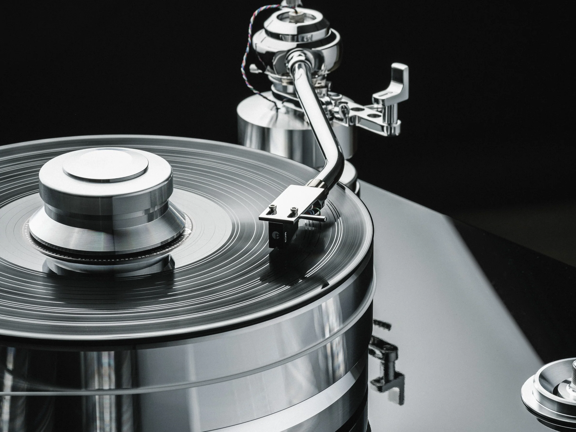 Pro-Ject Signature 12.2 Turntable - Image 8