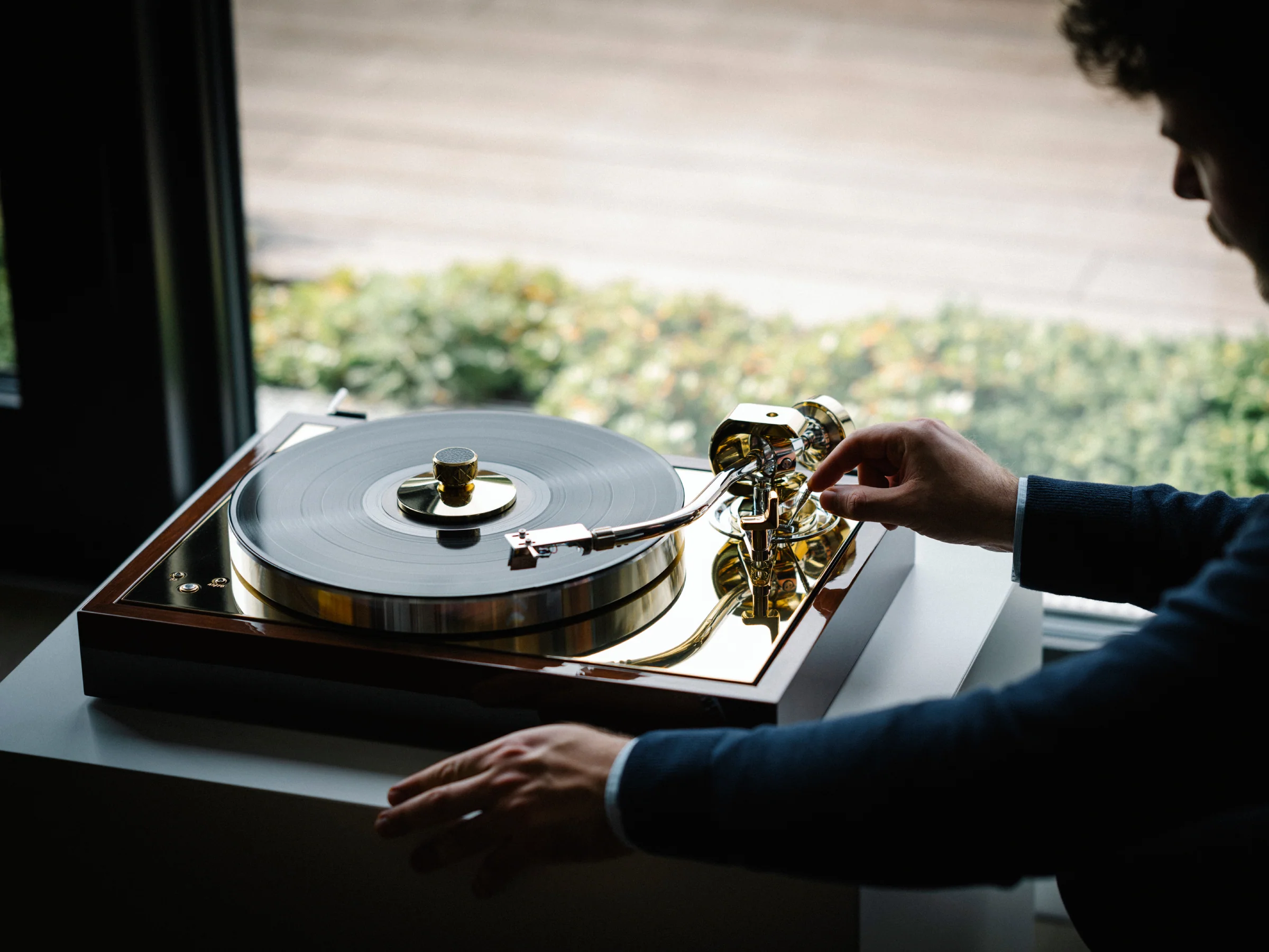 Pro-Ject The Classic Reference Turntable - Image 11