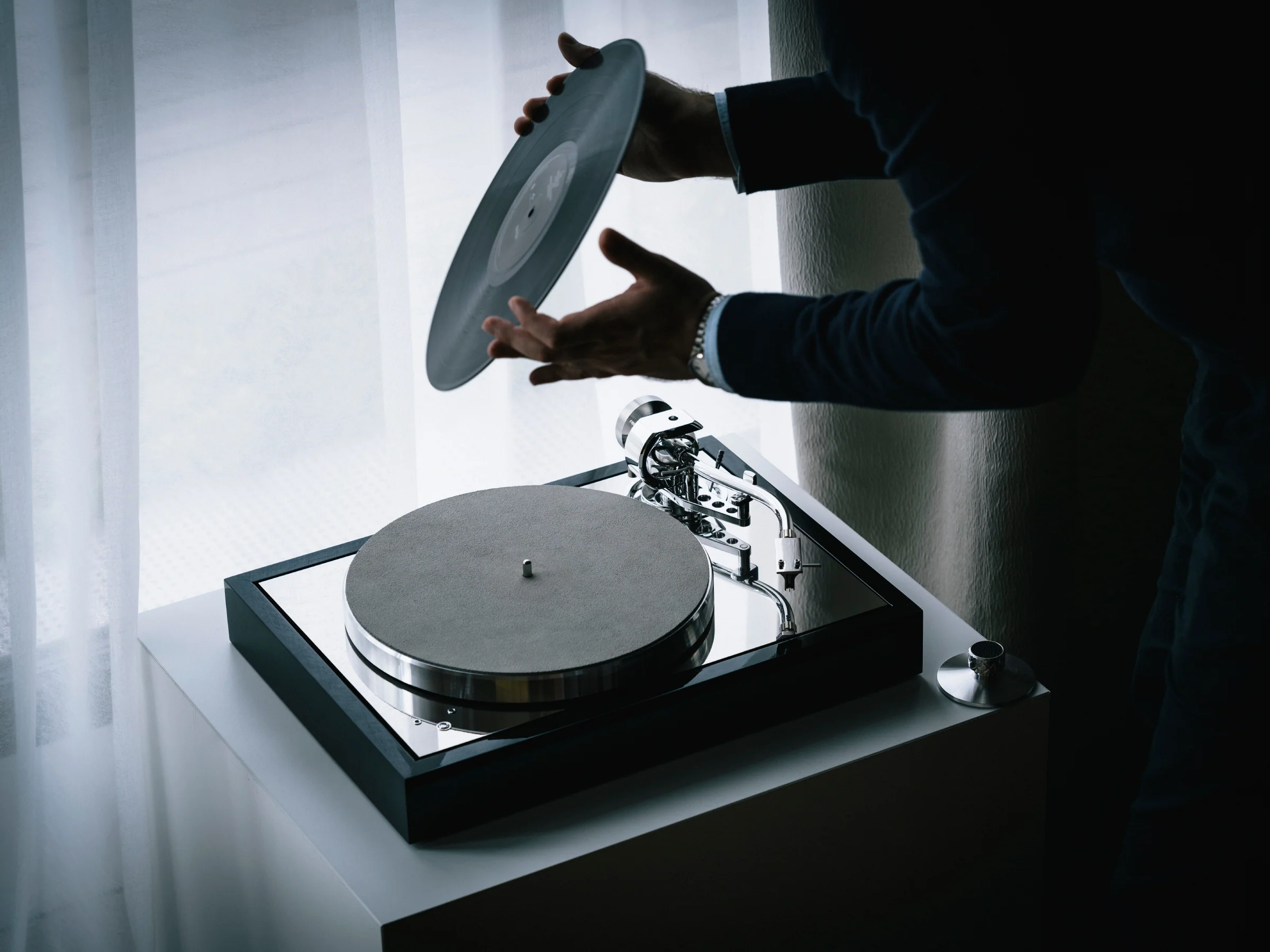 Pro-Ject The Classic Reference Turntable - Image 13