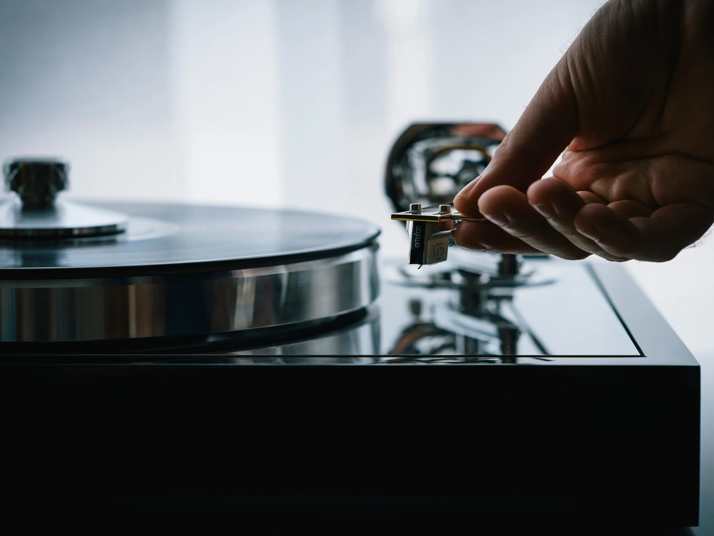 Pro-Ject The Classic Reference Turntable - Image 14
