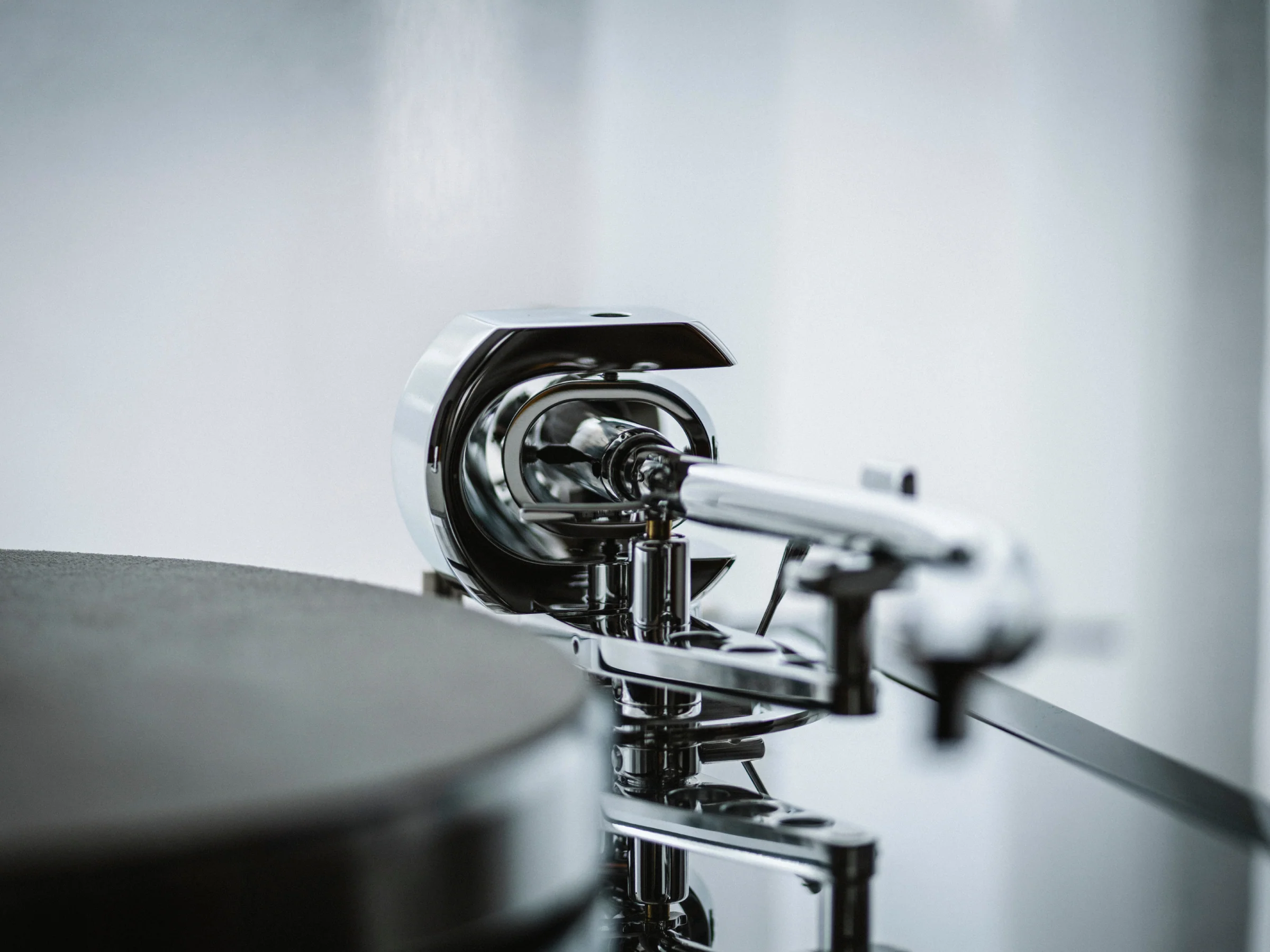 Pro-Ject The Classic Reference Turntable - Image 15