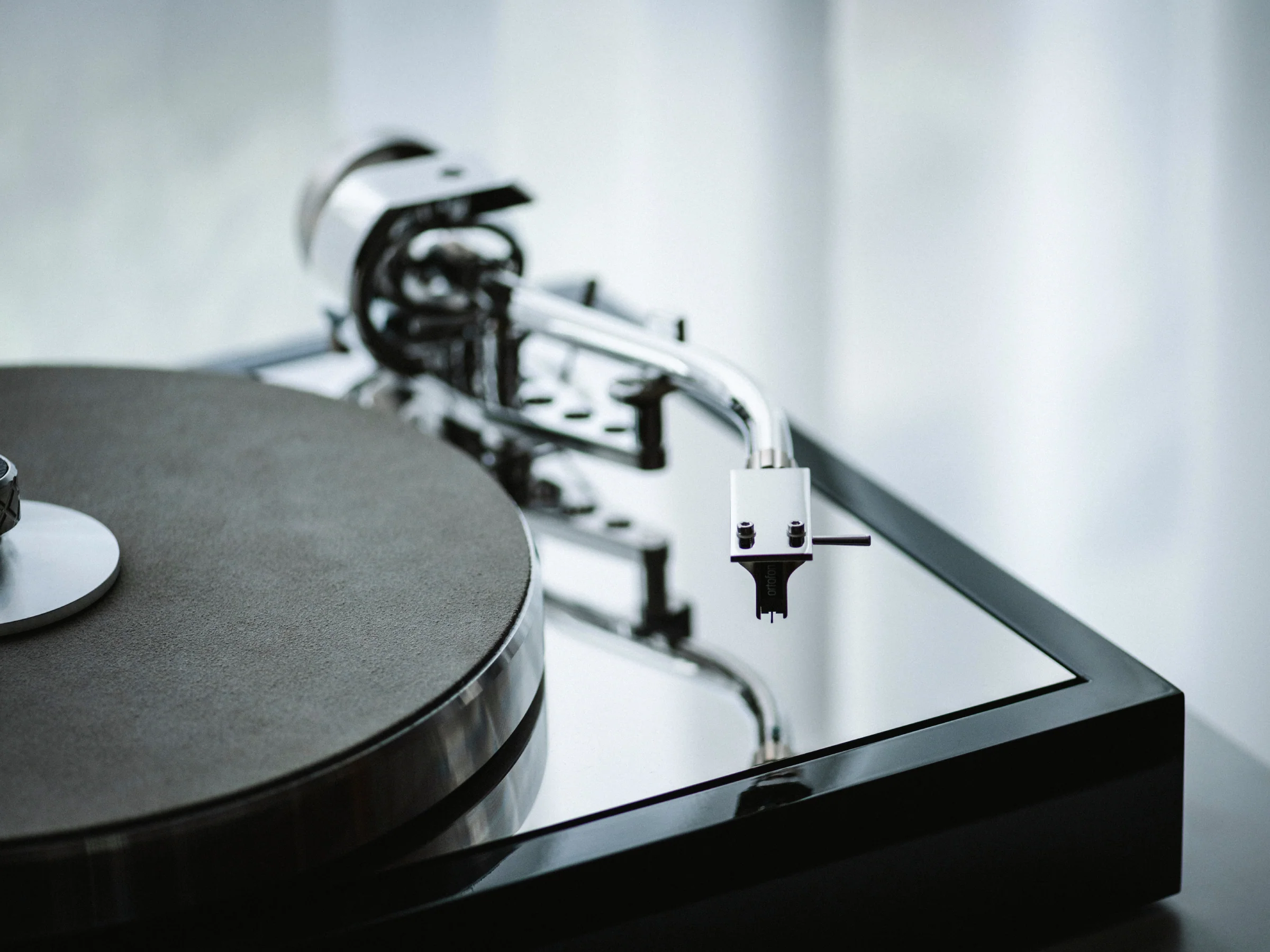 Pro-Ject The Classic Reference Turntable - Image 18
