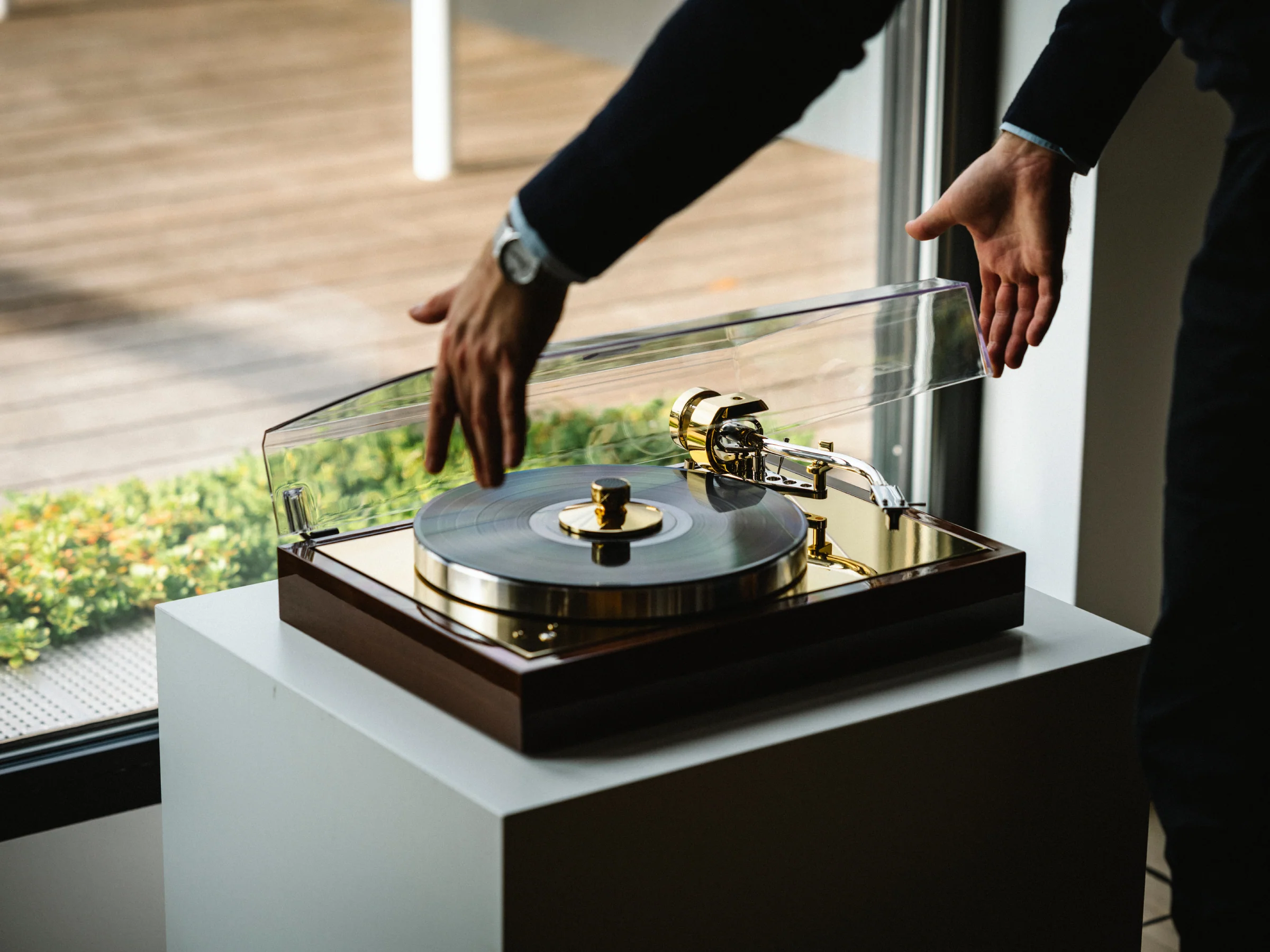 Pro-Ject The Classic Reference Turntable - Image 21