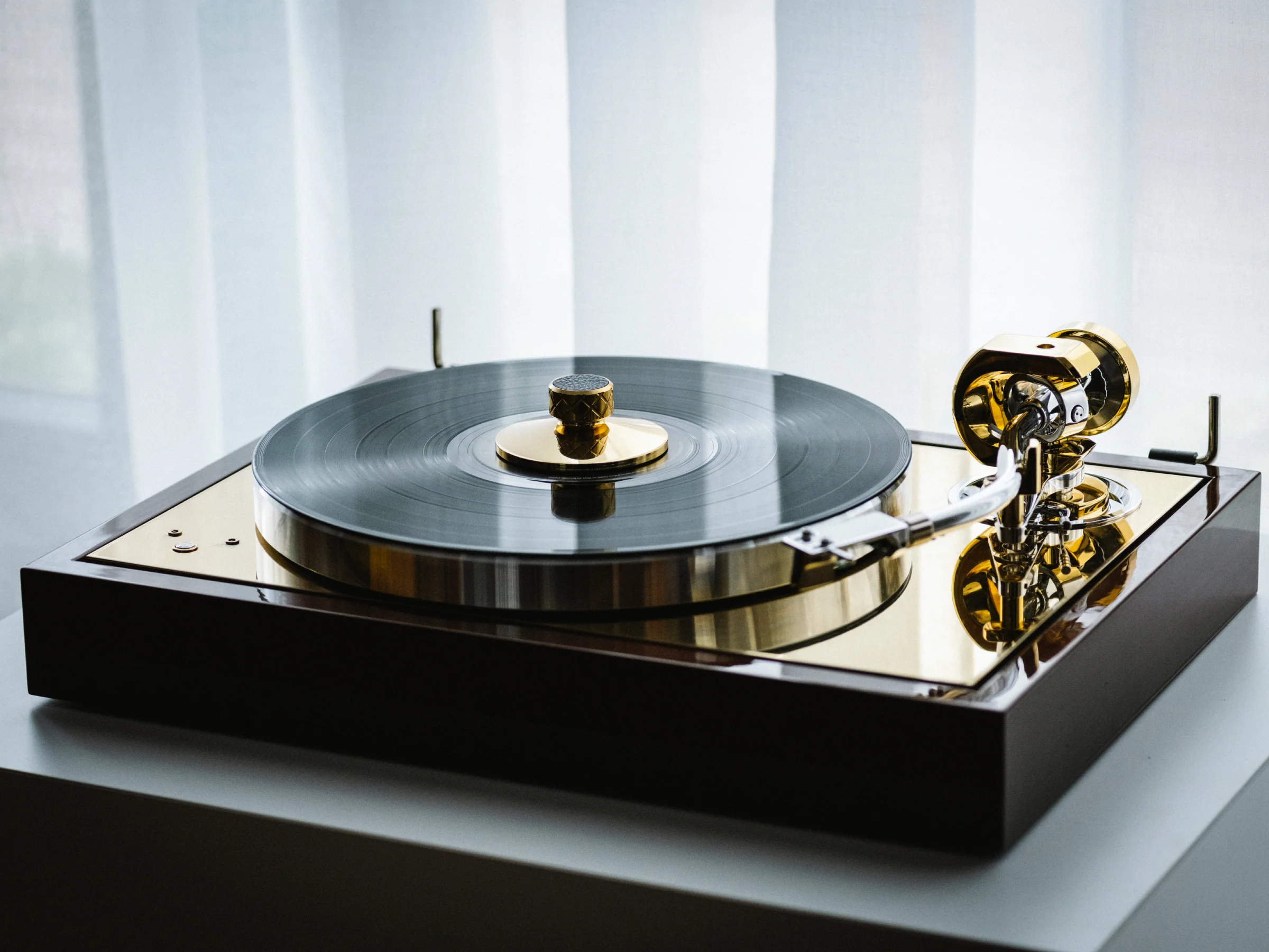 Pro-Ject The Classic Reference Turntable - Image 22