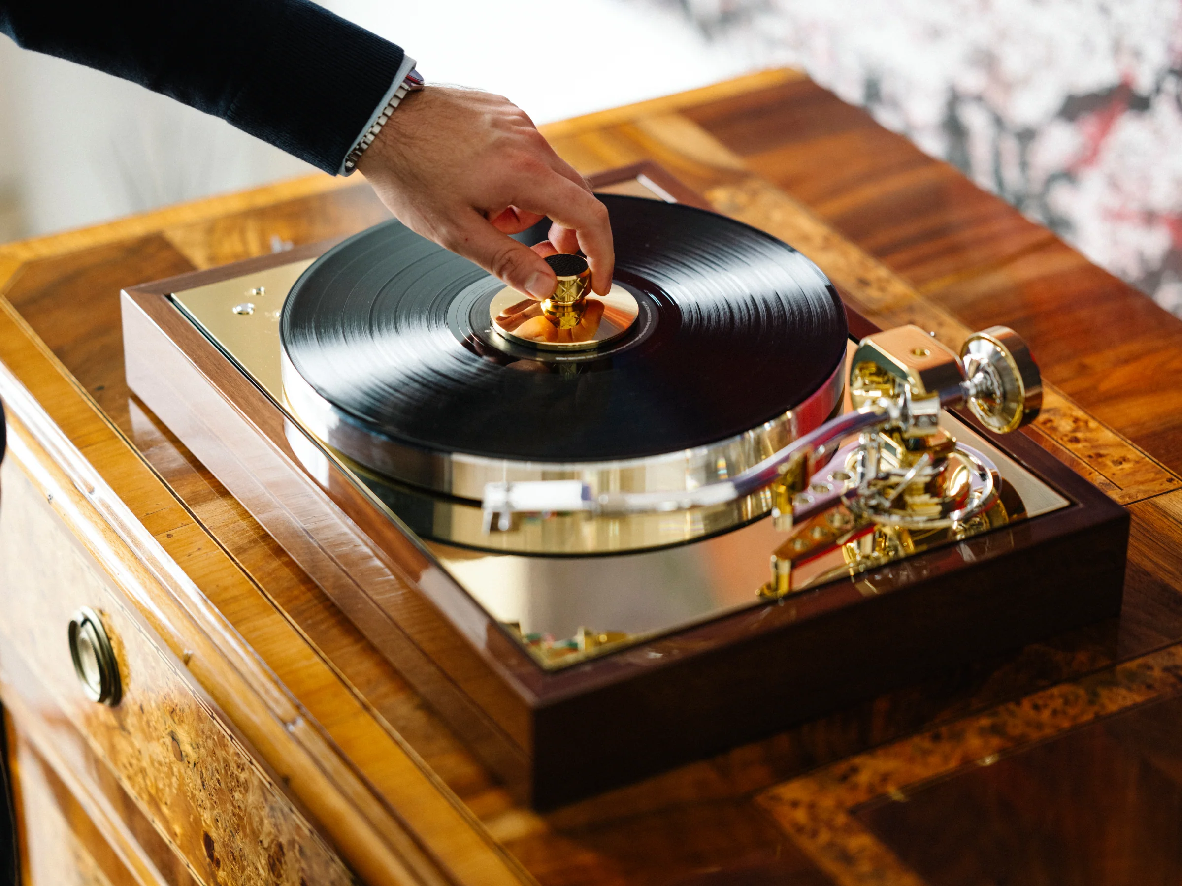 Pro-Ject The Classic Reference Turntable - Image 23