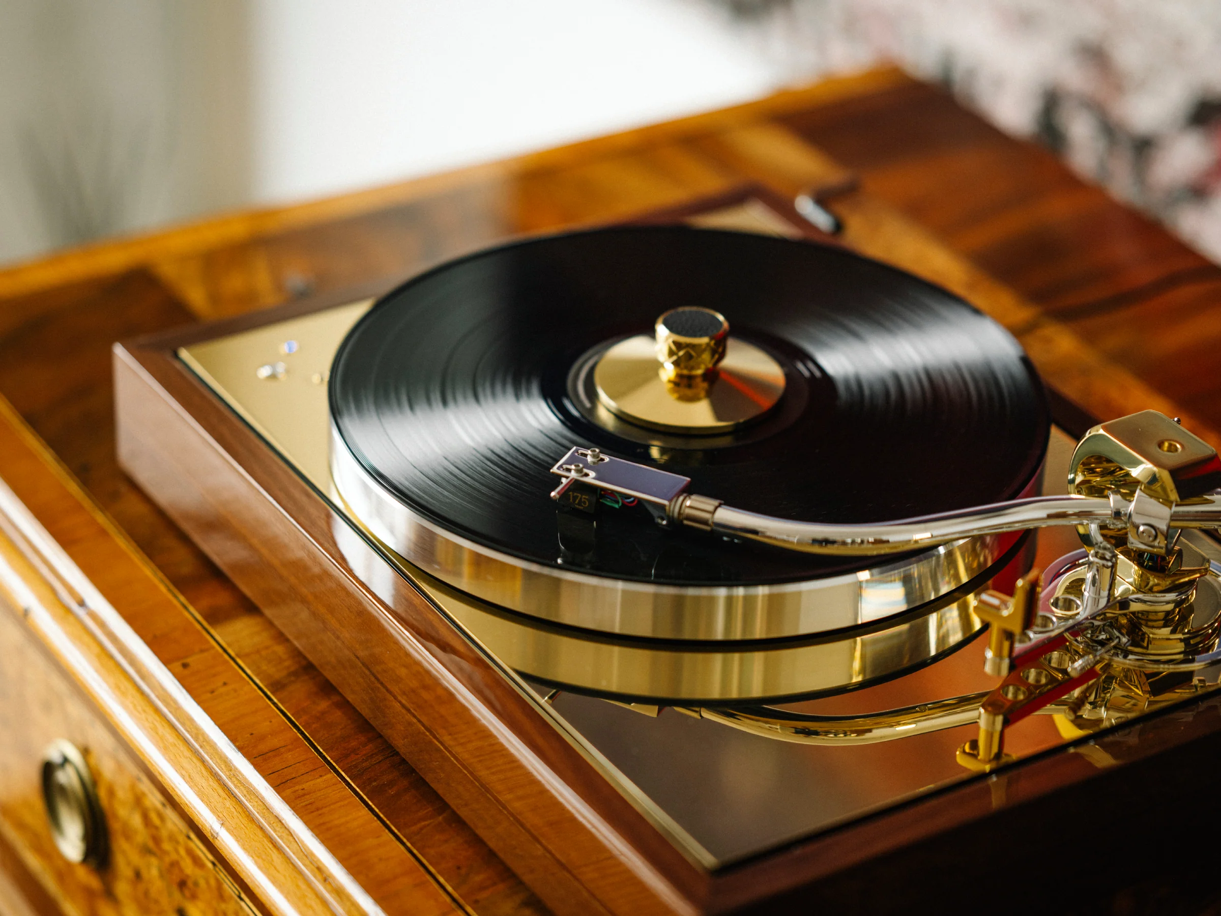 Pro-Ject The Classic Reference Turntable - Image 25