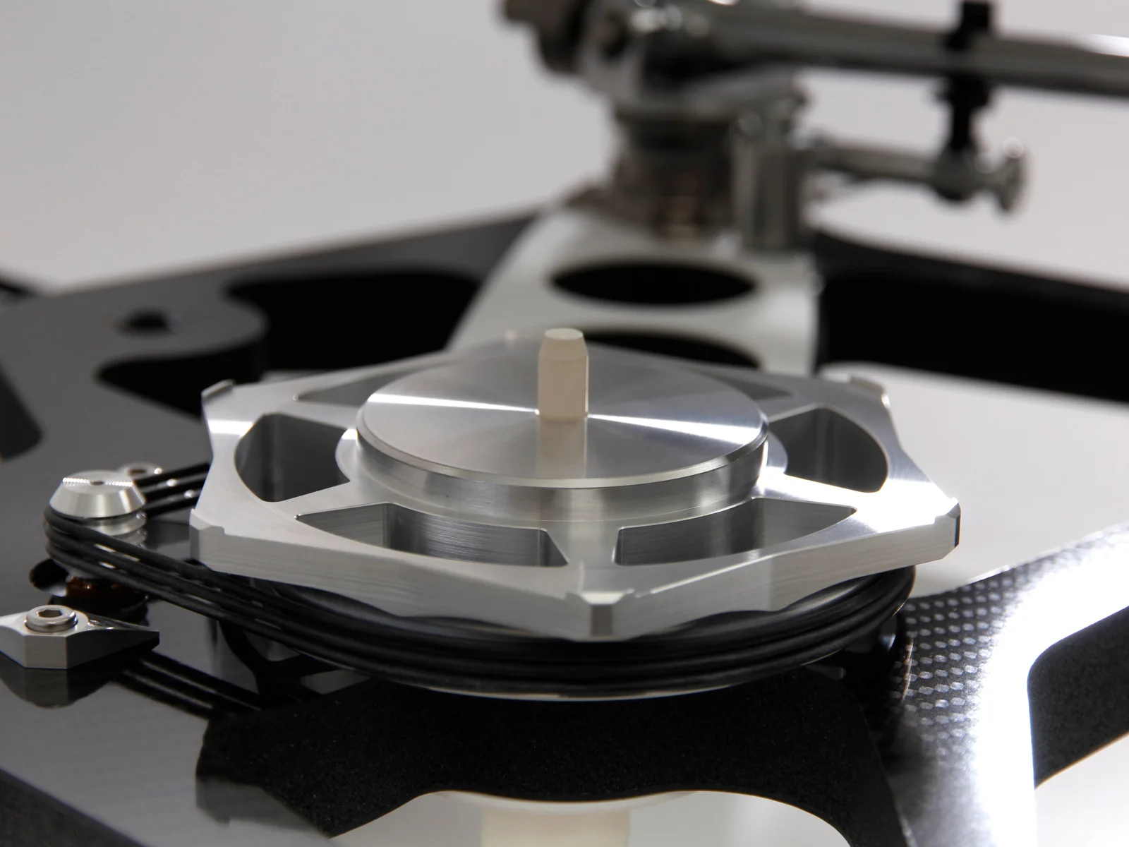 Rega NAIA Turntable - Image 5