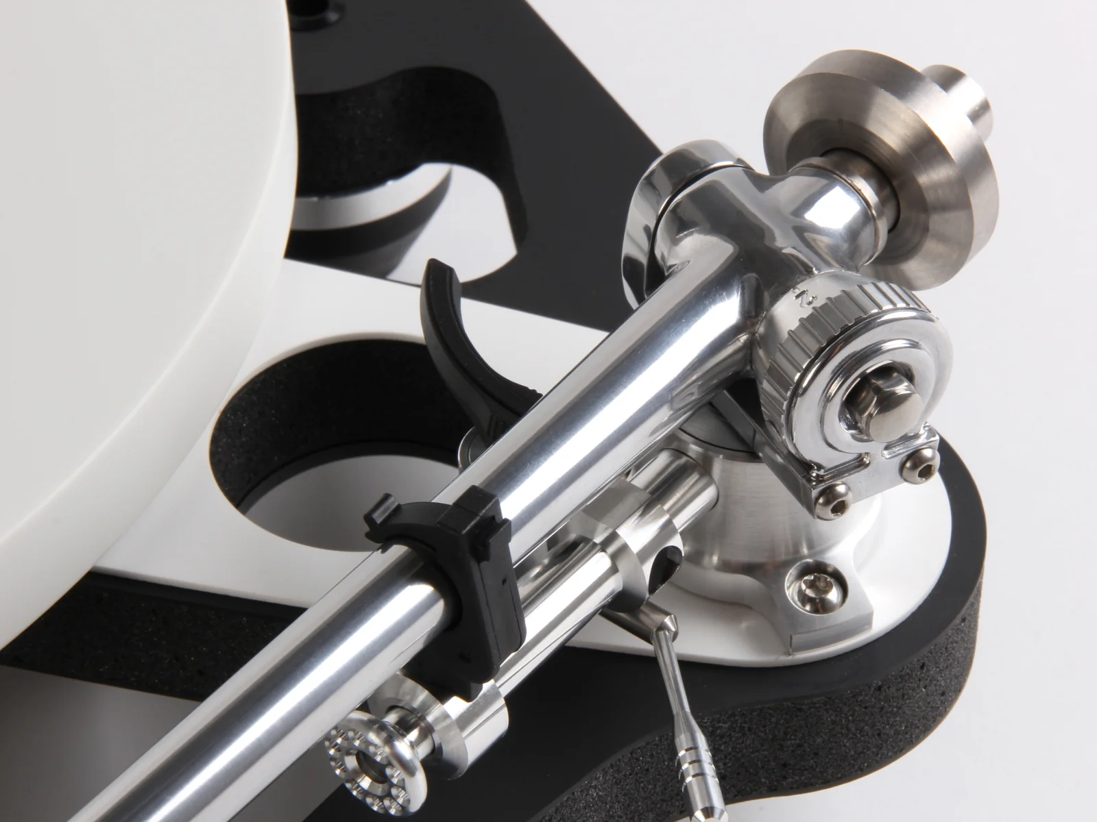Rega Planar 10 Turntable - Image 5