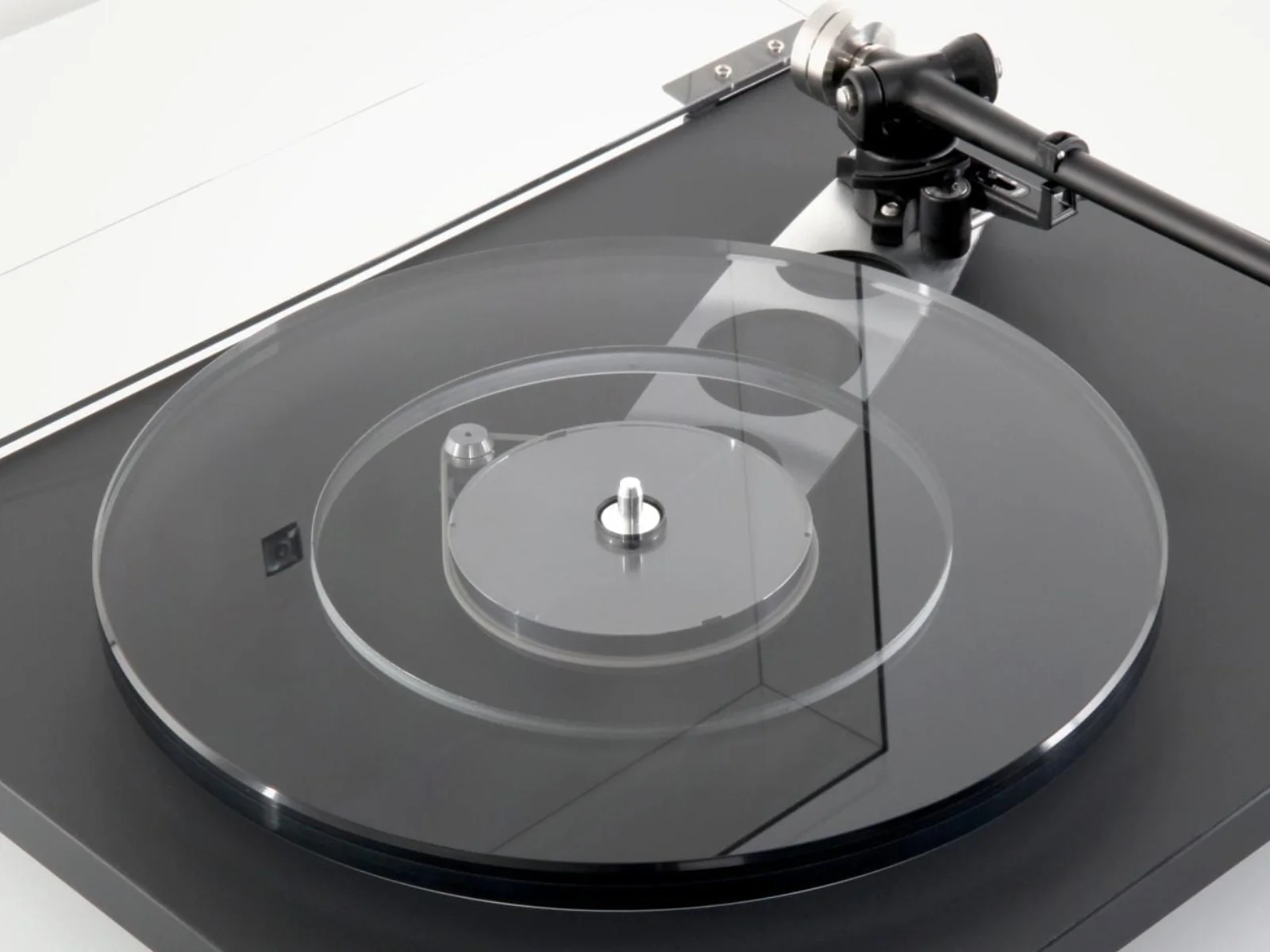 Rega Planar 6 Turntable - Image 5